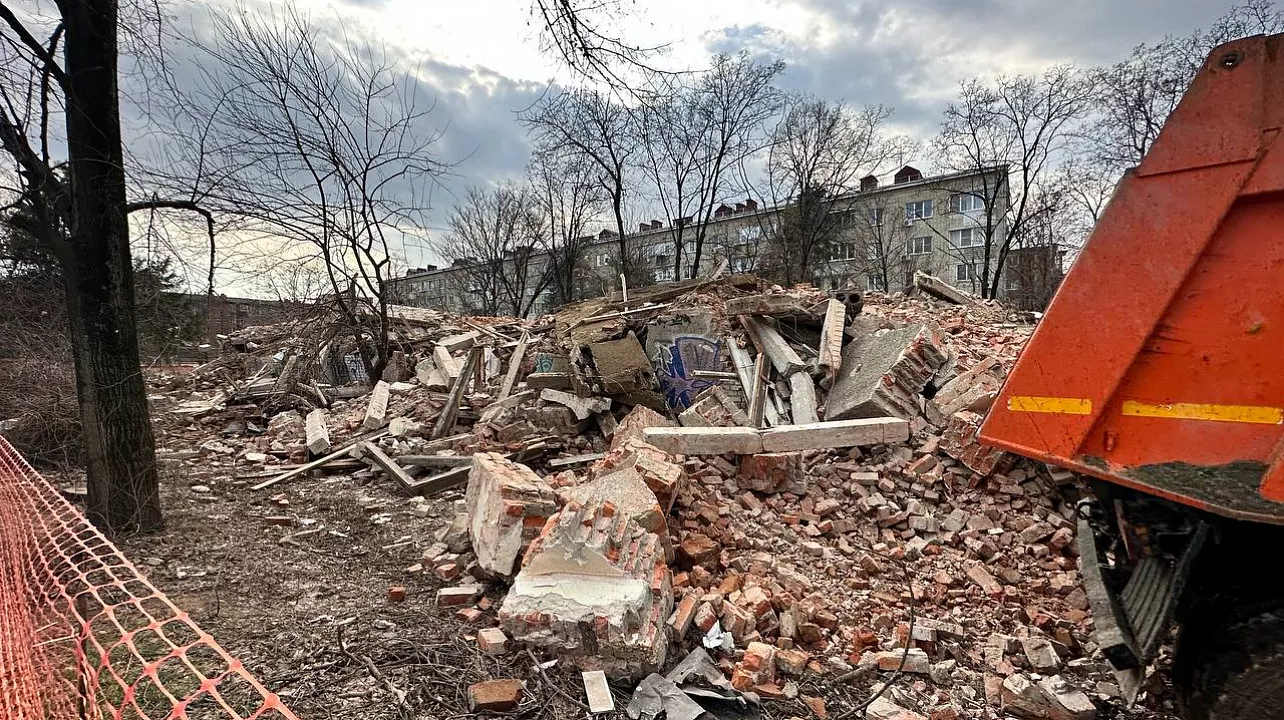 Бывшее Общежитие На Дзержинского &Mdash; Всё: Аварийное Здание Снесли